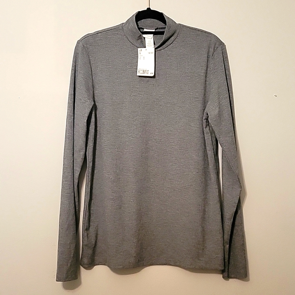 2/$15 NWT Gray Ribbed Turle Neck